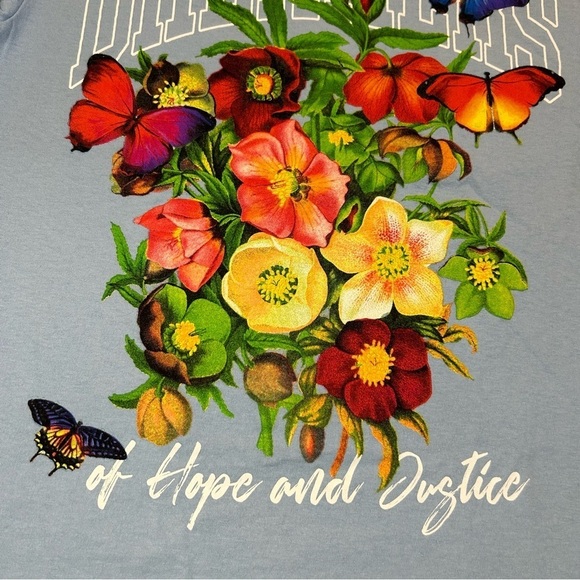 PacSun Dreamers of Hope and Justice Butterfly Floral T-shirt Blue Size Medium - Picture 7 of 10